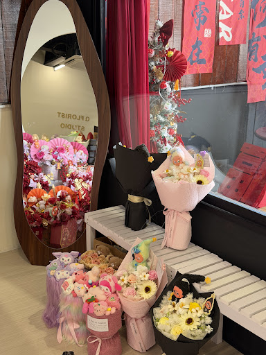 Q FLORIST STUDIO